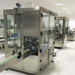 4 galvučių servo alyvuogių aliejaus stūmoklio užpildymo ROPP metalinių dangtelių uždengimo mašina