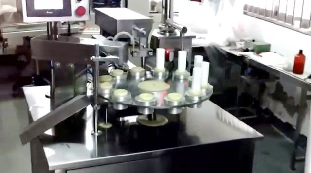 tubes filling ultrasonic sealing machine semi automatic ultragarsinių vamzdelių sandariklio užpildas equip.jpg