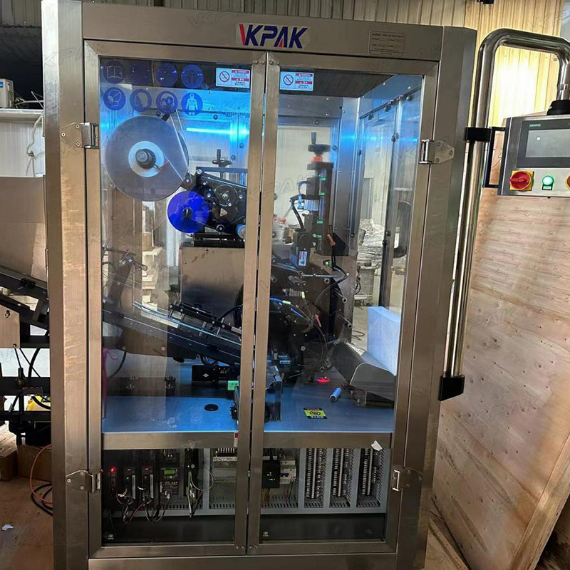 Automatinė plastikinių minkštų vamzdelių ženklinimo mašina su vamzdelių padavimo sistema