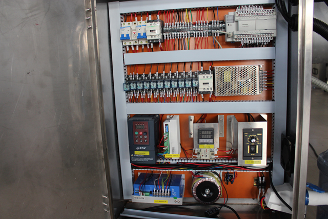 PILDYMO MAŠINA 4 galvutės (1).JPG