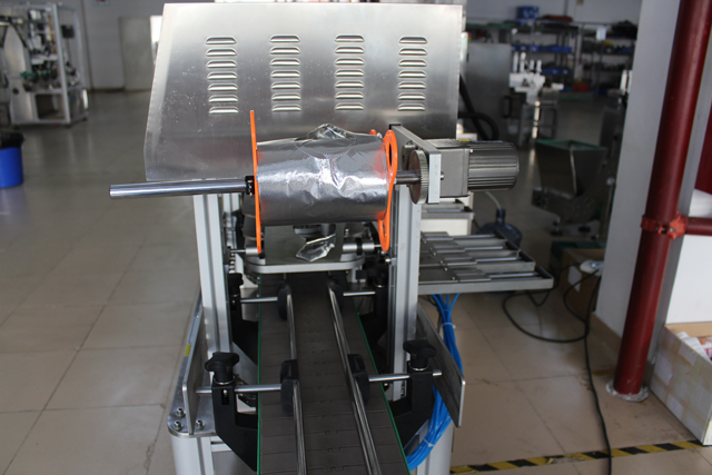 Stiklinių indelių sandarinimo mašina (1).JPG