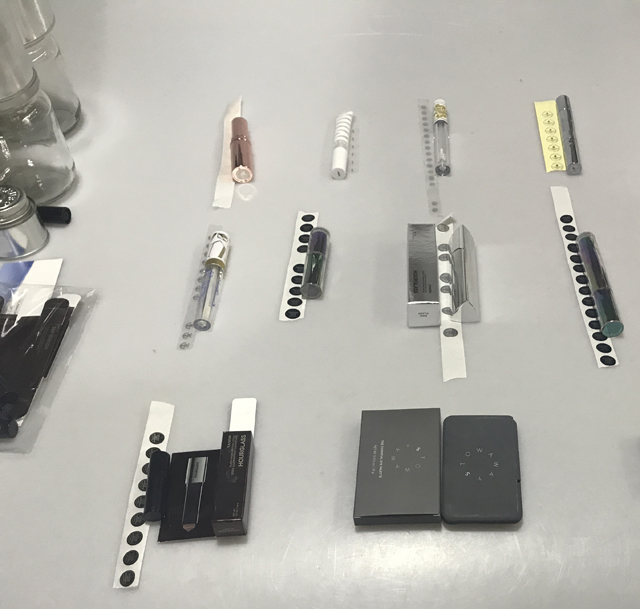 etiketės ir lūpų dažų kosmetikos gaminiai.jpg