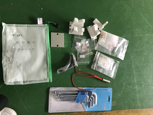 lūpų dažų apatinės etiketės atsarginės dalys.jpg