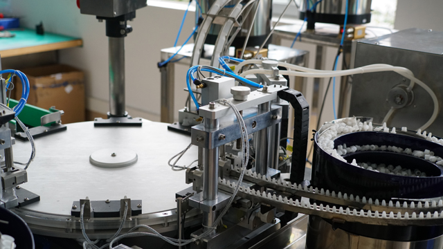 ROTARY pildymo e skysčio į plastikinius butelius.jpg