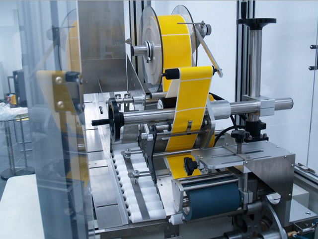 feeding tubes labeling process detalės ženklinimo mašinoms.jpg