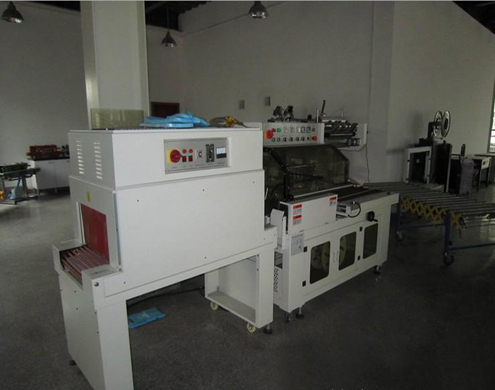 L type sealing shrinkage packing machine L sandarinimo susitraukimo vyniojimo mašina.jpg