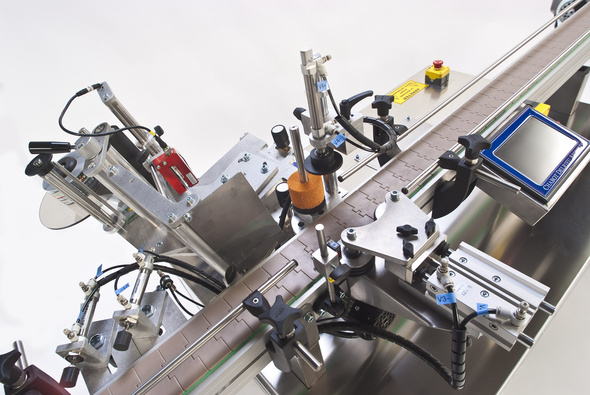 round bottle labeler equipment apvalių butelių ženklinimo įranga.jpg