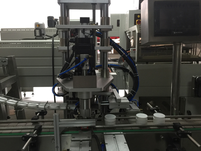 stiklainių sandarinimo mašina.jpg