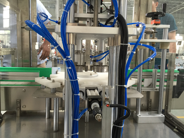 GALINĖ PUSĖ, skirta pagrindiniam vakuuminio uždengimo mašinų korpusui.jpg