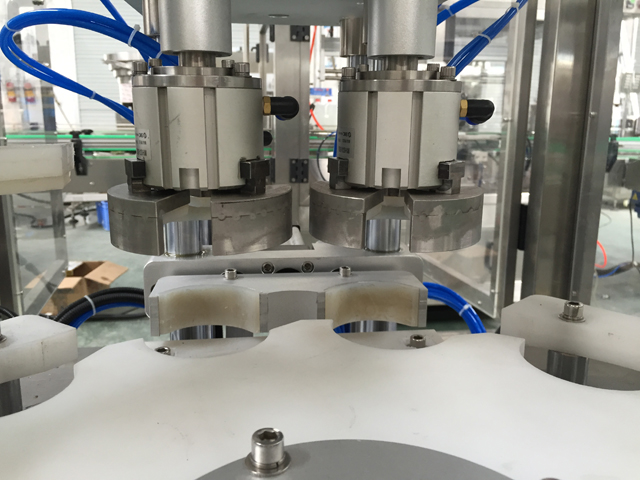 Vakuuminio uždengimo mašina.jpg