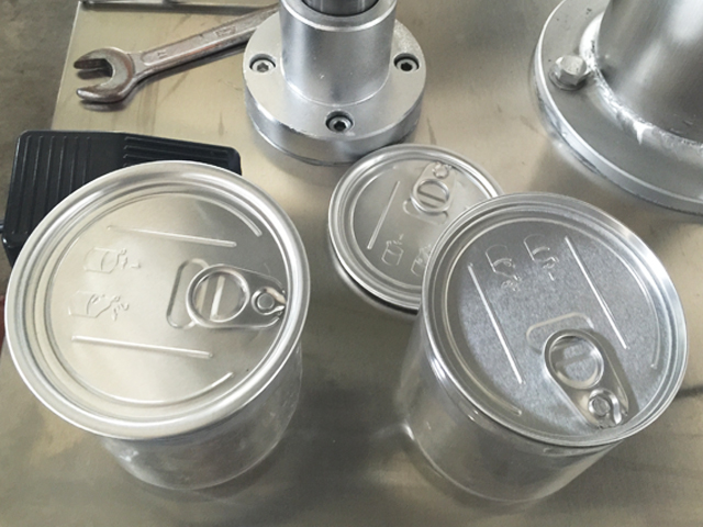 metalinių skardinių uždengimo mašina.jpg