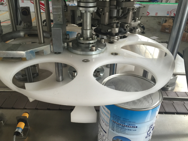 metalinių skardinių konservavimo mašina.jpg