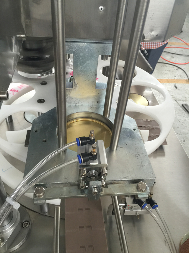 skardinių sandarinimo mašinos.jpg