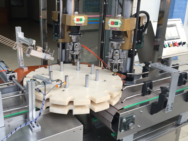 capping head dvigalvis užsukamas kamštelis.jpg