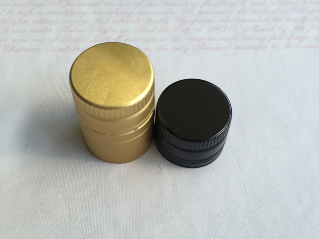 screw caps metaliniai dangteliai.jpg