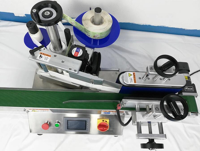 Stalinis etikečių klijuotojas