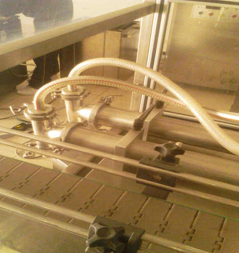 pildymo mašinos dvigubos galvutės su automatiniu.jpg