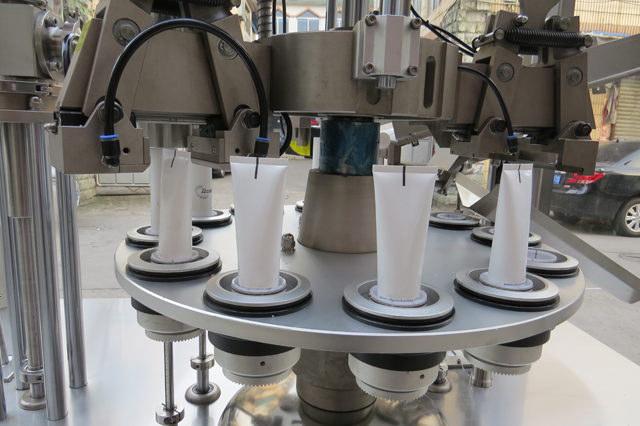 vamzdžių užpildo sandariklio linija.jpg