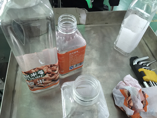 PLOKŠTI BUTELIAI etikečių klijavimo mašina etikečių ritinėliai (2).jpg