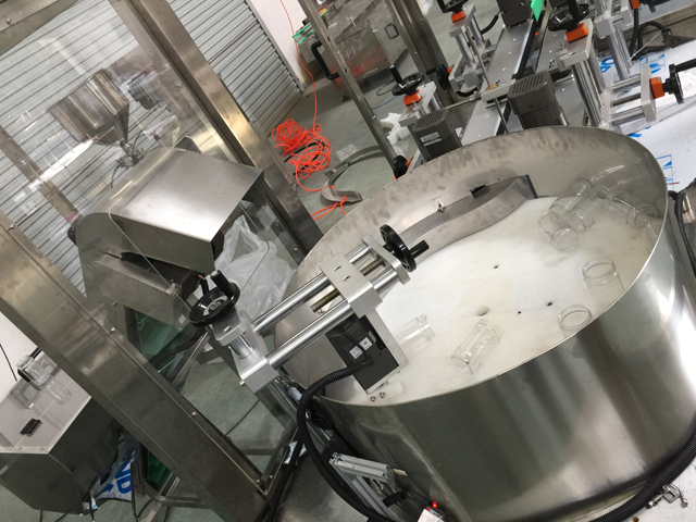 buteliai unscrambler lifting system.jpg