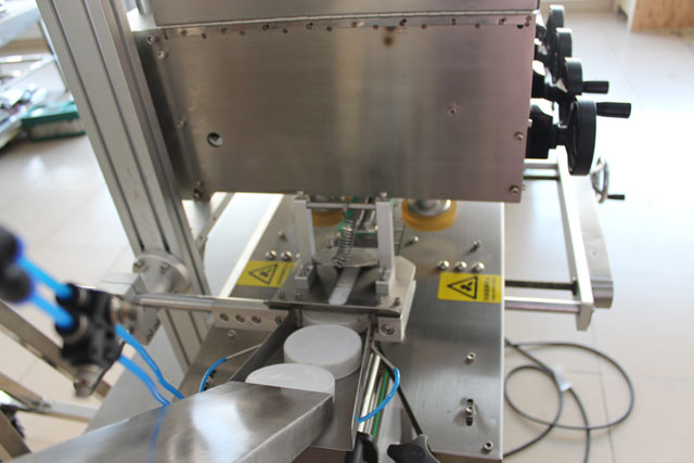 uždengimo mašina su pakėlimu (1).JPG