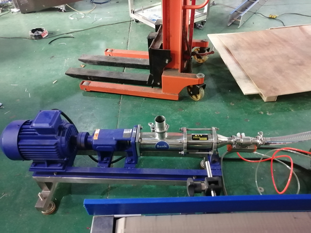 12 galvučių pildymo mašina su maišymo šildytuvu (3).jpg