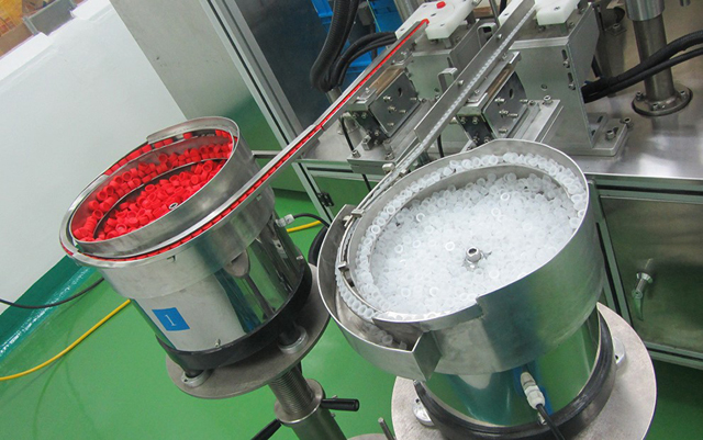 kepurės maitinimo dubuo.jpg