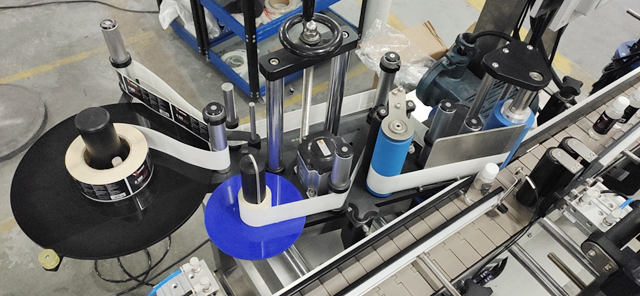 ženklinimo lipdukų mašina.JPG