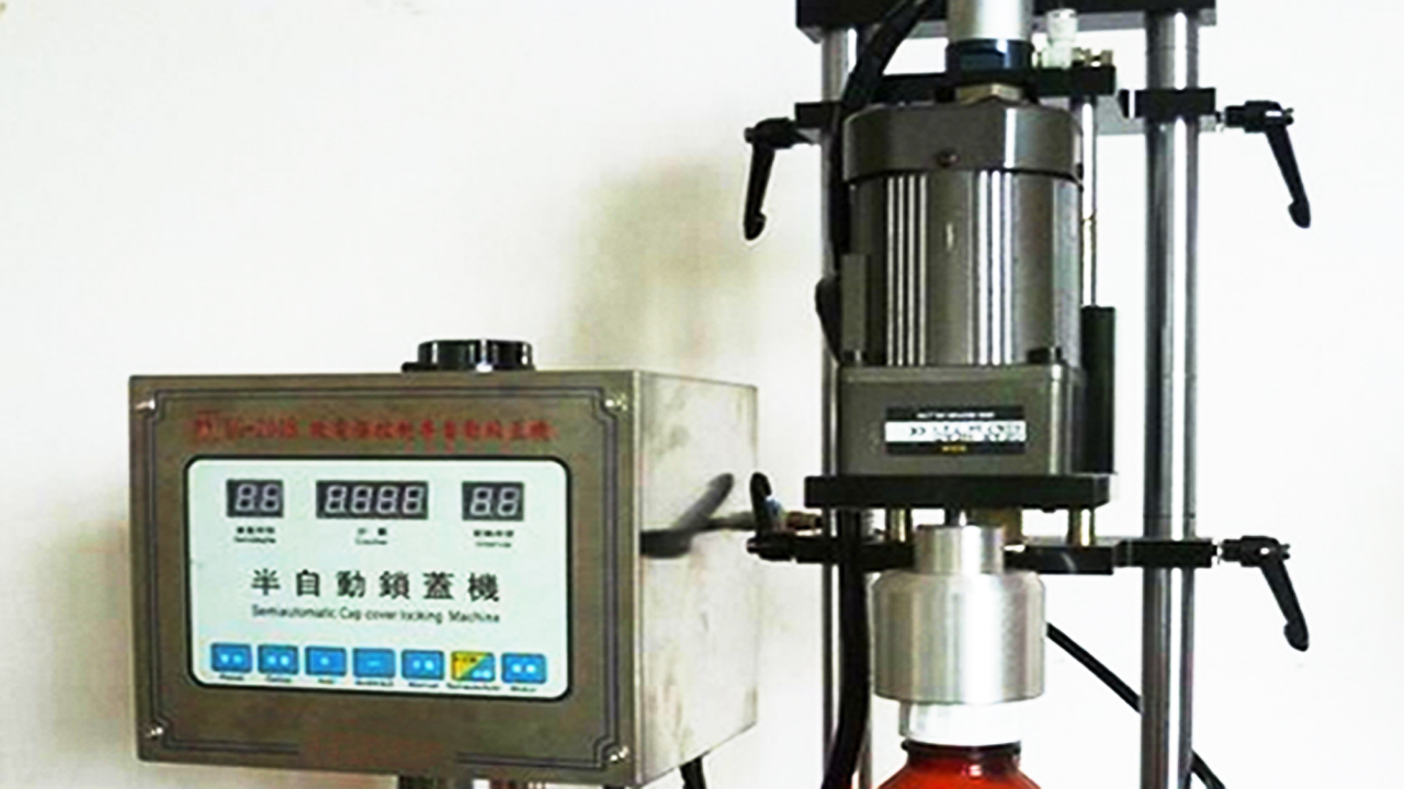 press capping equipments semi automatic preso gaubtelio įranga.jpg