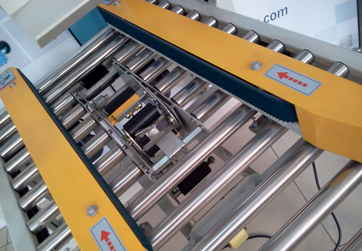 carton sealing stainless steel roll artimas kartono sandarinimo mašinos semi auto.jpg vaizdas