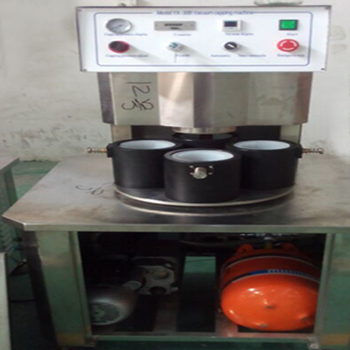 illustration of vacuum capping machine semi automatic iliustracija vakuuminiam uždengimui.jpg