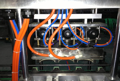 vakuuminio uždengimo galvučių dalis close shot.jpg