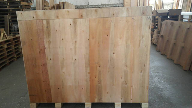 kartono sandariklis mediniame dėkle.jpg